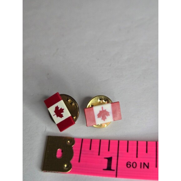 Set of 2 Canada Flag Pins Brooch Canadian Travel - Picture 5 of 5